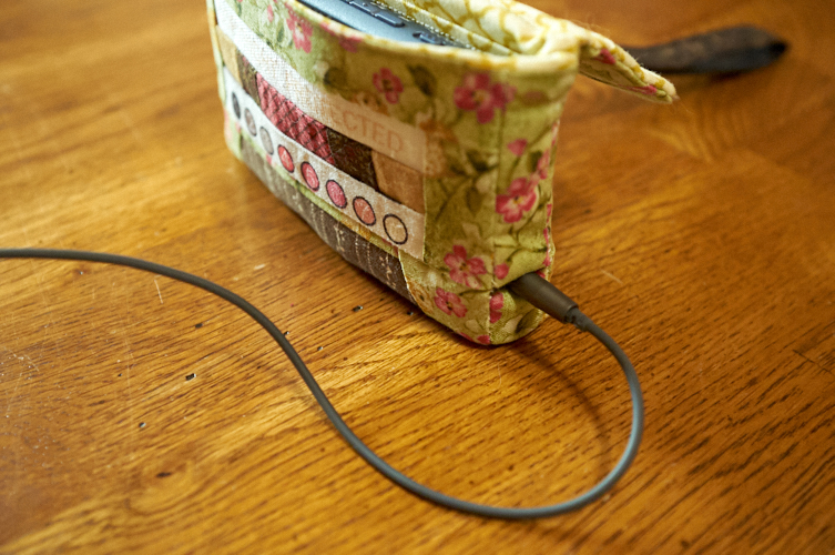 Cassette Pouch (Lysa Flower) MP3 case