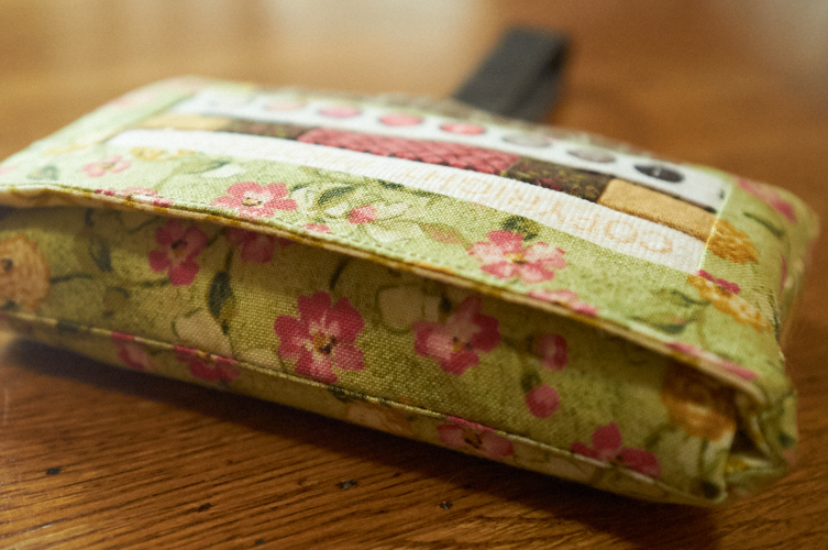 Cassette Pouch (Lysa Flower) MP3 case