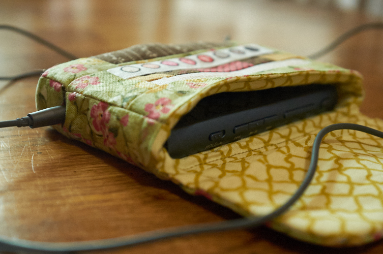 Cassette Pouch (Lysa Flower) MP3 case